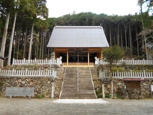 本殿覆屋遠景