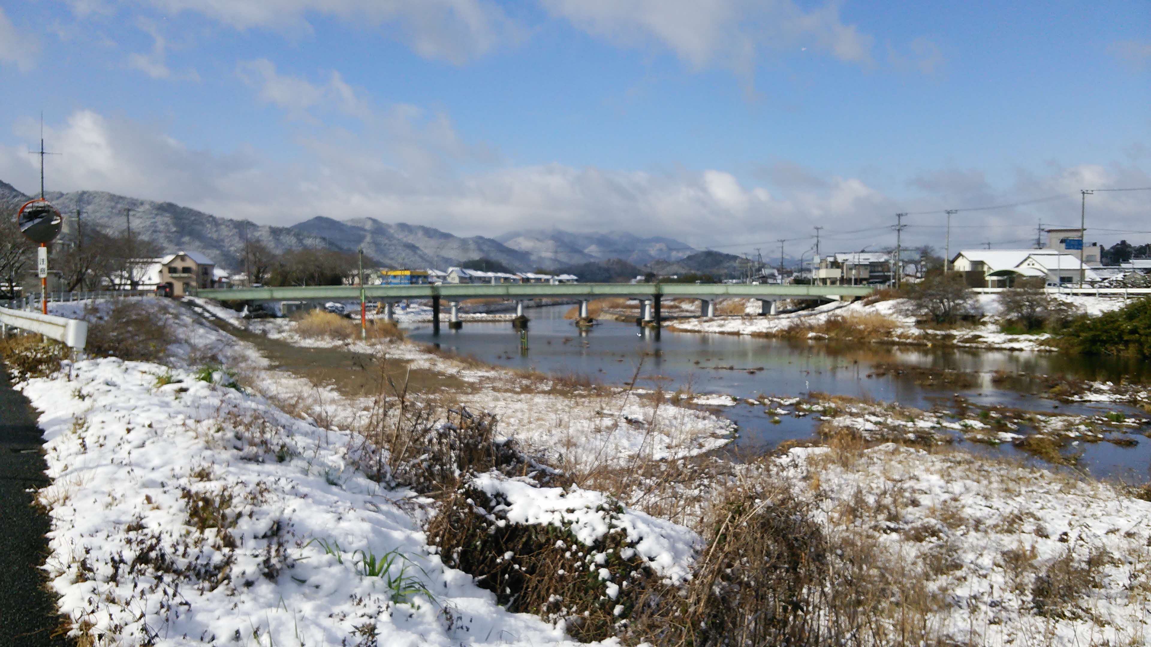 高城山も多紀連山もしっかりと雪化粧